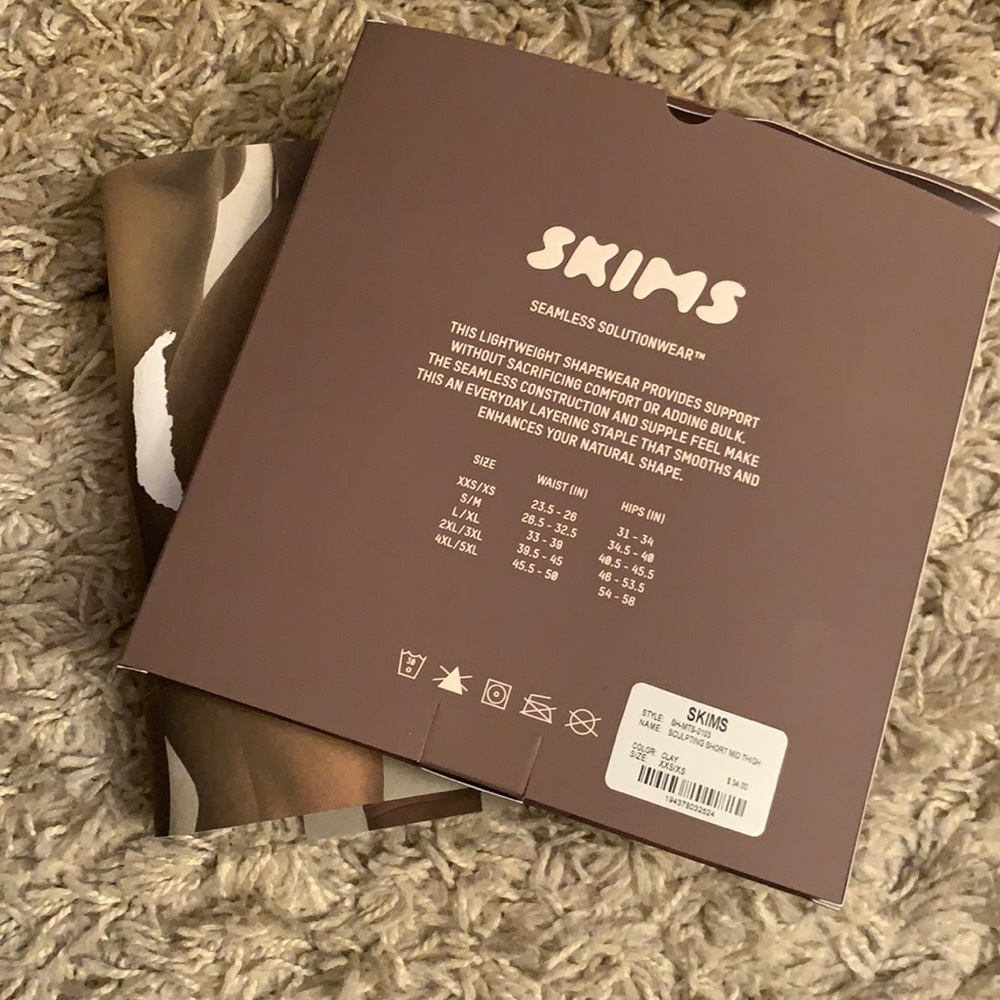 Skims Sculpting Shorts Mid Thigh